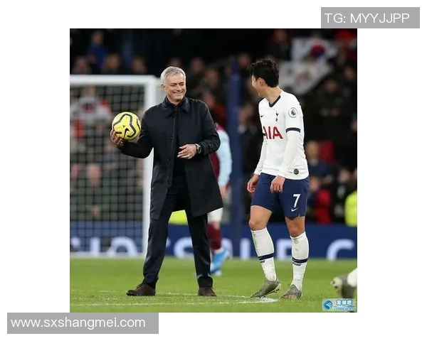 足球狂欢盛宴尽享激情与荣耀的节日海报设计大赛